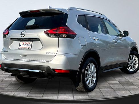 Used 2017 Nissan Rogue SV w/ SV Premium Package AWD/4WD image 5