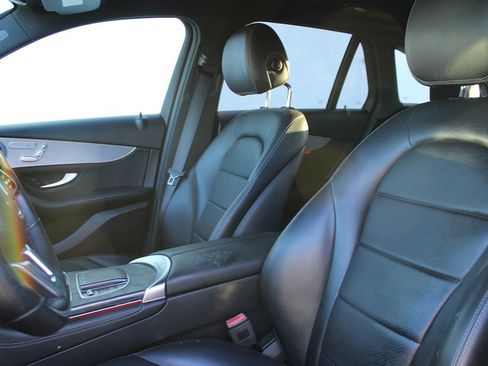 Used 2020 Mercedes-Benz GLC 300 w/ Premium Package image 9