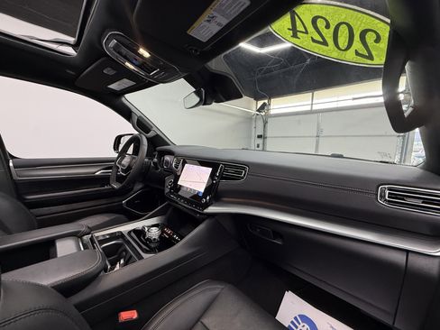 Used 2024 Jeep Wagoneer Series II image 25