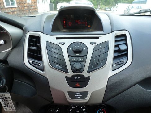 Used 2012 Ford Fiesta SE FWD image 21