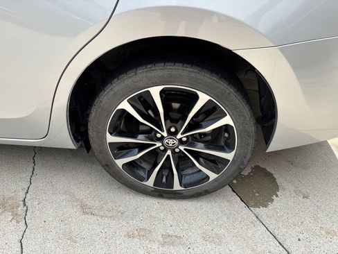 Used 2017 Toyota Corolla SE w/ SE Premium Package FWD image 31