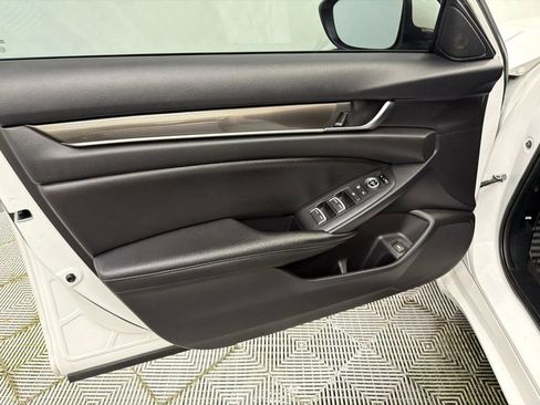 Used 2019 Honda Accord Sport image 11