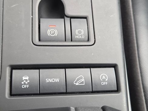 Used 2022 Toyota Highlander XLE AWD/4WD image 14