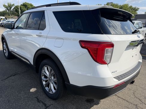 Certified 2023 Ford Explorer XLT w/ Equipment Group 202A AWD/4WD image 3