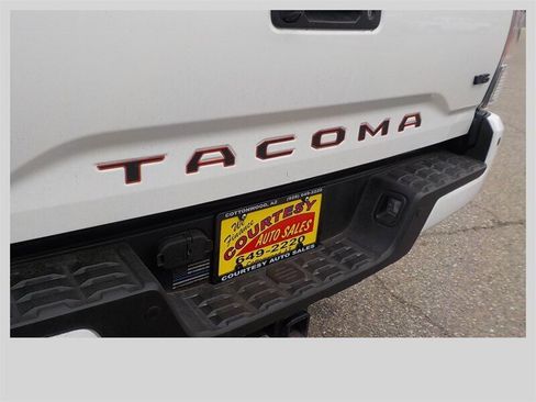 Used 2019 Toyota Tacoma TRD Off-Road image 47
