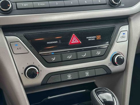 Used 2017 Hyundai Elantra SE FWD image 30