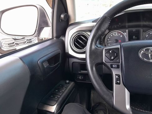 Used 2016 Toyota Tacoma SR5 w/ SR5 Appearance Package (SN) RWD image 16