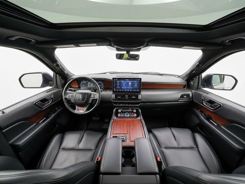Used 2023 Lincoln Navigator L Reserve RWD image 11