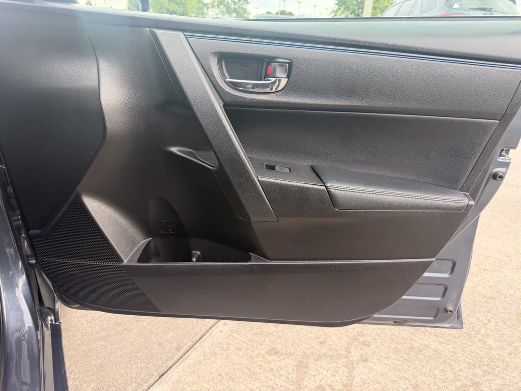 Used 2018 Toyota Corolla SE FWD image 28