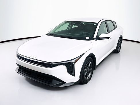Used 2025 Kia K4 FWD image 3