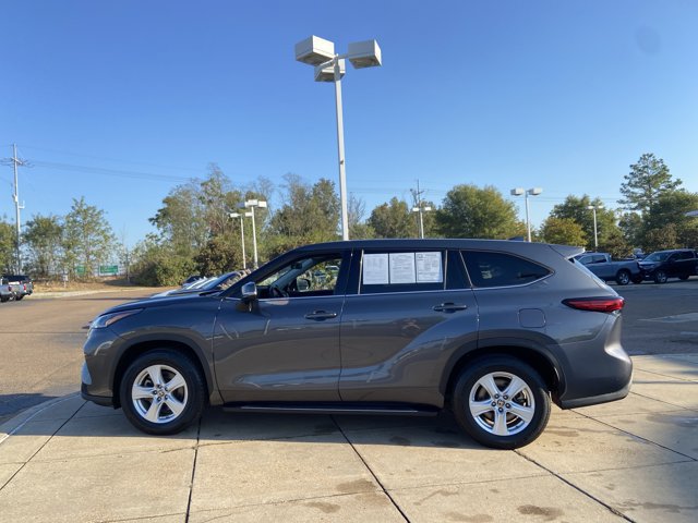 Used 2021 Toyota Highlander LE FWD image 7