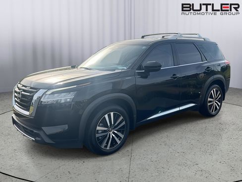 Used 2023 Nissan Pathfinder Platinum AWD/4WD image 2