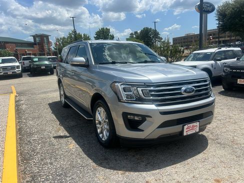 Used 2021 Ford Expedition XLT RWD image 3