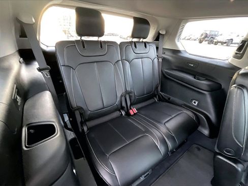 Used 2023 Jeep Grand Cherokee L Limited w/ Black Appearance Package image 28