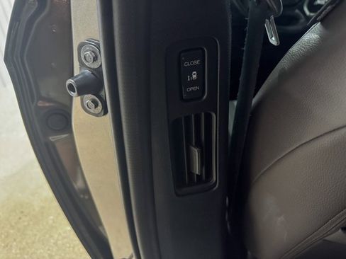 Used 2018 Honda Odyssey EX-L image 25