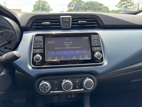 Used 2025 Nissan Versa SV FWD image 17