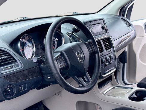 Used 2014 Dodge Grand Caravan SXT image 4