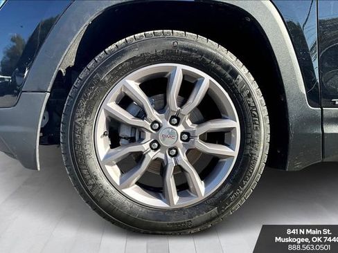 Used 2024 GMC Terrain SLT AWD/4WD image 31