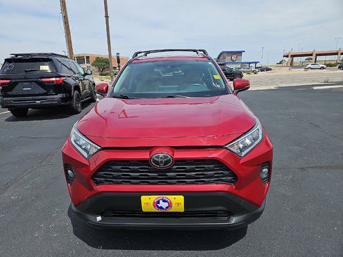 Used 2020 Toyota RAV4 XLE Premium FWD image 8