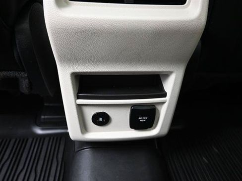 Certified 2024 Ford Edge Titanium AWD/4WD image 15