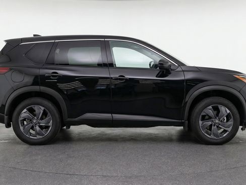 Used 2025 Nissan Rogue SV FWD image 11