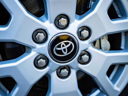 Used 2025 Toyota Tacoma SR5 image 8