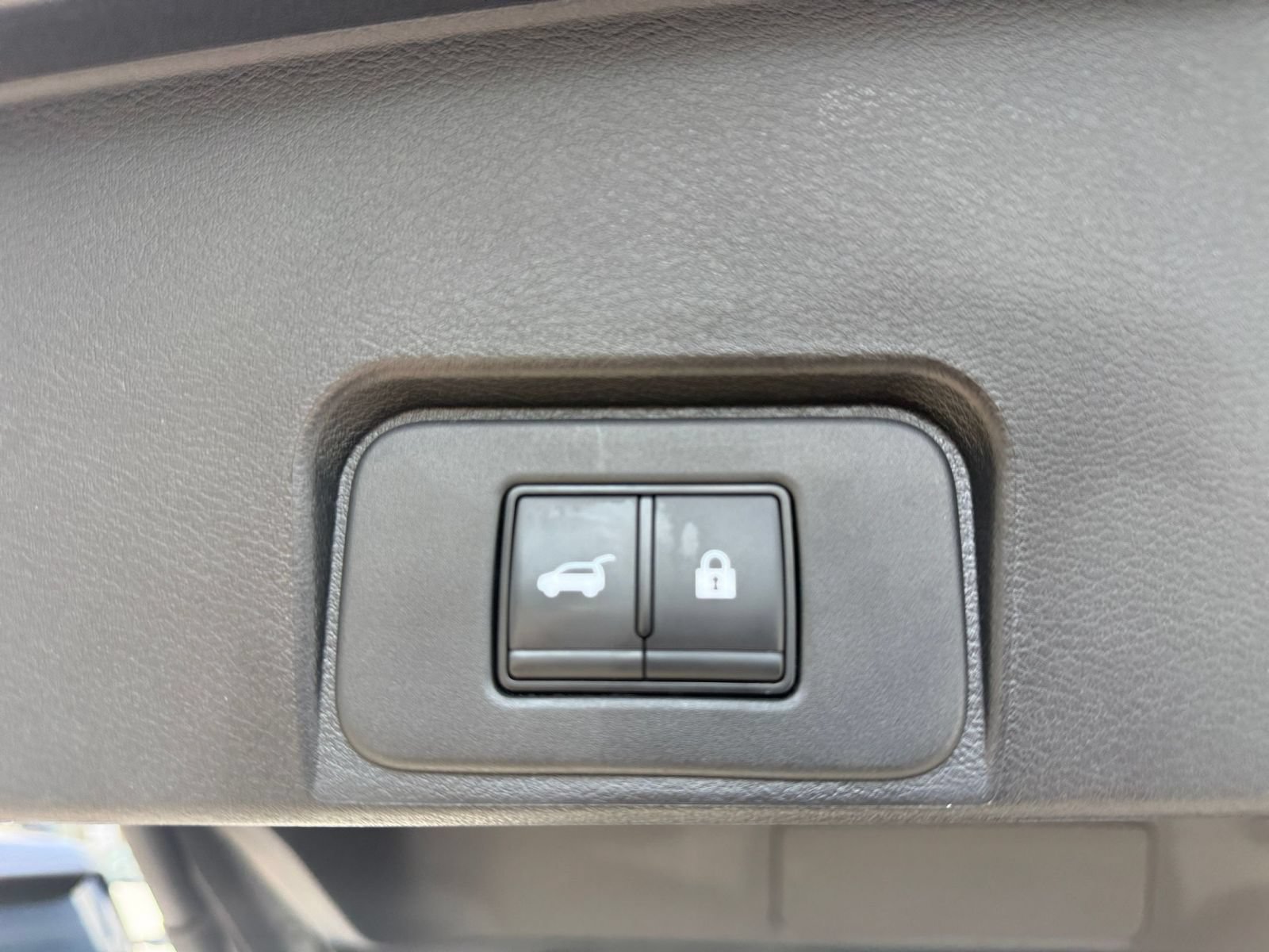 Used 2025 Nissan Rogue SV AWD/4WD image 20