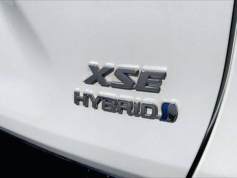 Used 2022 Toyota RAV4 XSE AWD/4WD image 9