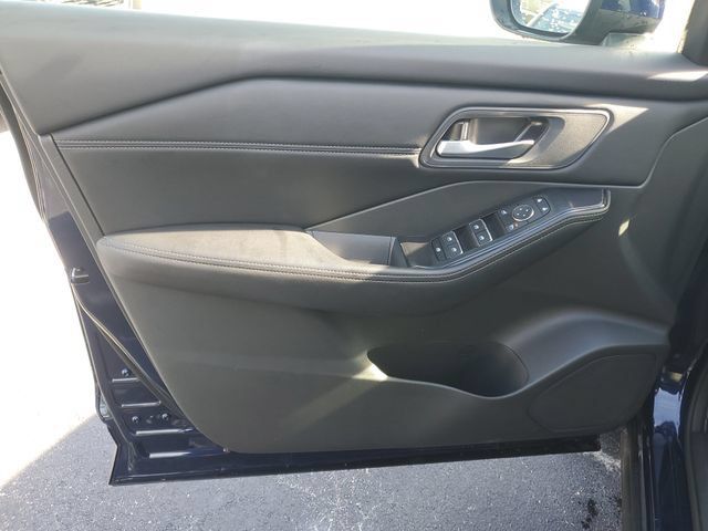 Certified 2026 Nissan Rogue SL FWD image 11