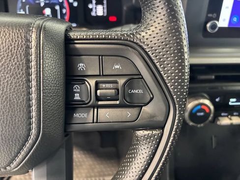 Used 2025 Toyota Tacoma SR5 AWD/4WD image 9