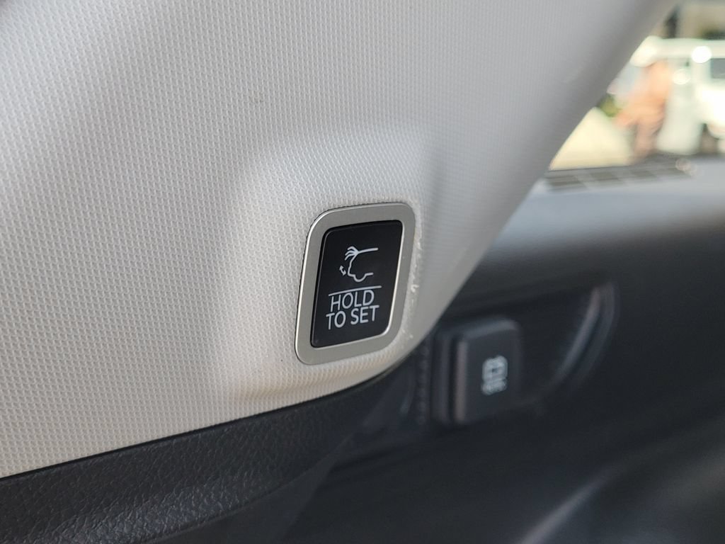 Used 2023 Jeep Grand Cherokee Limited RWD image 22