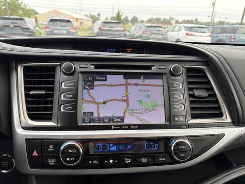 Certified 2019 Toyota Highlander SE AWD/4WD image 19