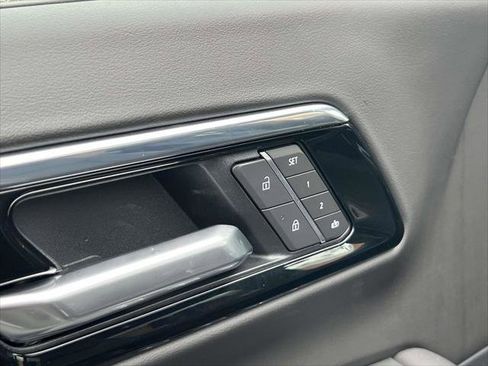 Used 2025 Chevrolet Suburban Premier image 19