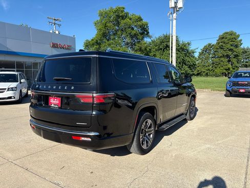 Used 2024 Jeep Wagoneer L Series II w/ Flexible Seating Group AWD/4WD image 3
