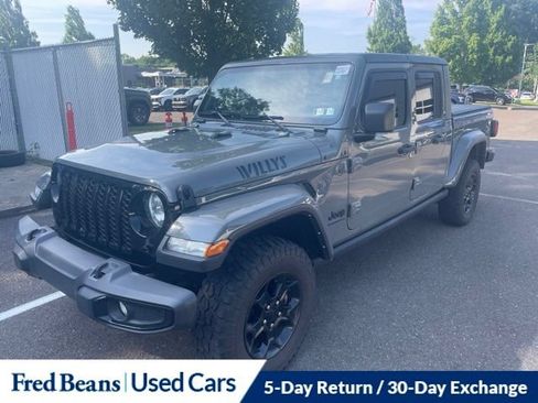 Used 2023 Jeep Gladiator Sport AWD/4WD image 3
