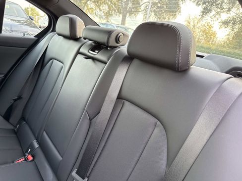 Certified 2025 BMW 330i xDrive Sedan w/ Convenience Package image 14