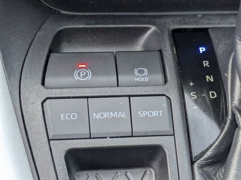 Used 2022 Toyota RAV4 LE image 15