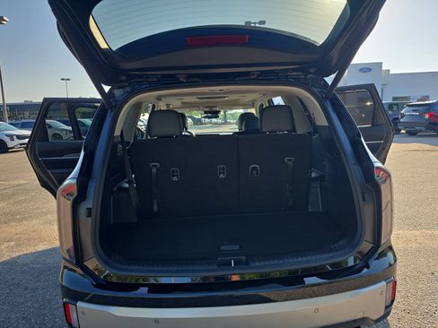 Used 2024 Kia Telluride EX w/ EX Captain's Chair Package FWD image 14