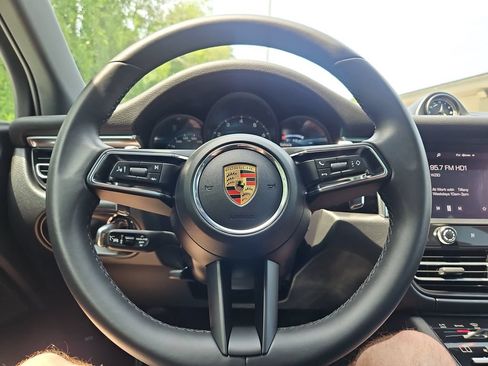 Certified 2026 Porsche Macan AWD/4WD image 33