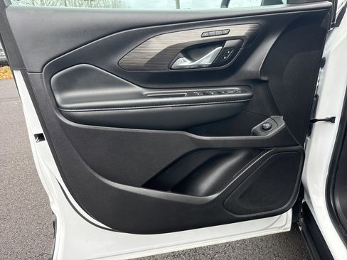 Used 2024 GMC Terrain SLT image 11