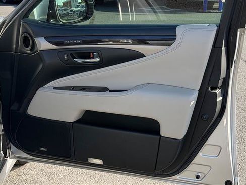 Used 2013 Lexus LS 460 w/ Comfort Pkg RWD image 34