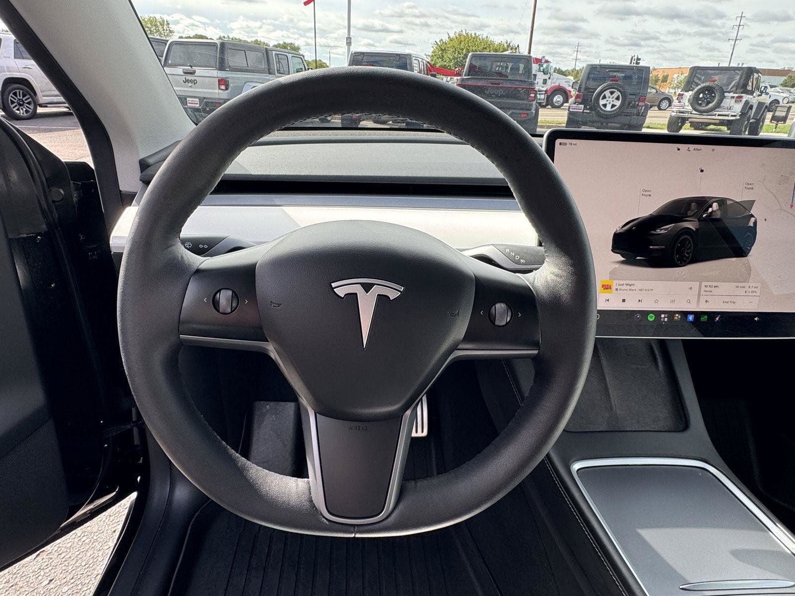 Used 2022 Tesla Model Y Performance AWD/4WD image 17
