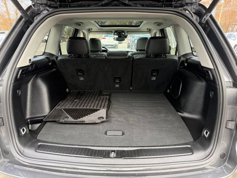 Used 2022 Jeep Grand Cherokee Limited image 19