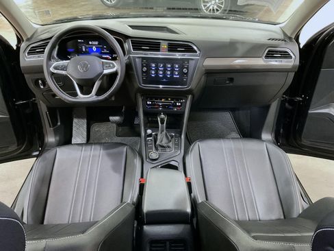 Used 2024 Volkswagen Tiguan SE w/ MDO Package, Two-Row AWD/4WD image 12