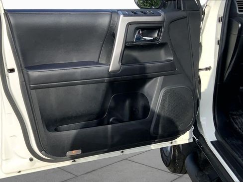 Used 2022 Toyota 4Runner SR5 Premium w/ Moonroof Package AWD/4WD image 22