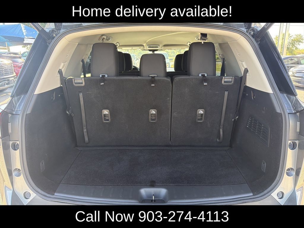 Used 2025 Nissan Pathfinder SV FWD image 8