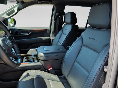Used 2025 GMC Yukon Denali AWD/4WD image 17