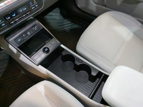 Certified 2025 Hyundai Kona SEL FWD image 26