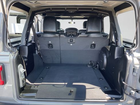 Used 2022 Jeep Wrangler Unlimited Sahara AWD/4WD image 15