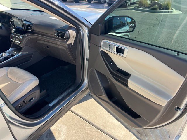 Used 2020 Ford Explorer Platinum AWD/4WD image 30
